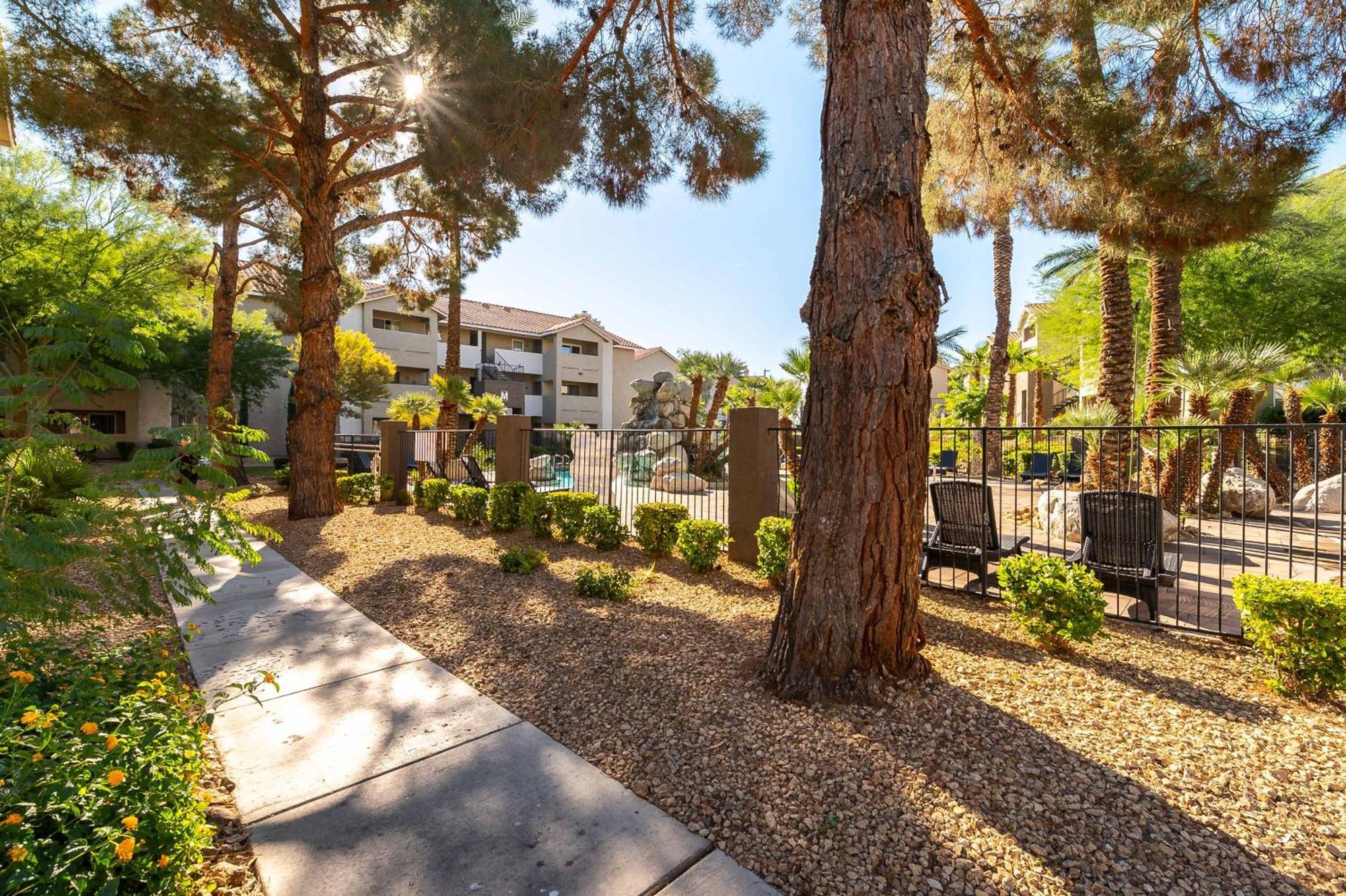Stylish, Cozy 2Br,2Ba Condo Near Rio, Vegas Luxury Лас Вегас Екстериор снимка