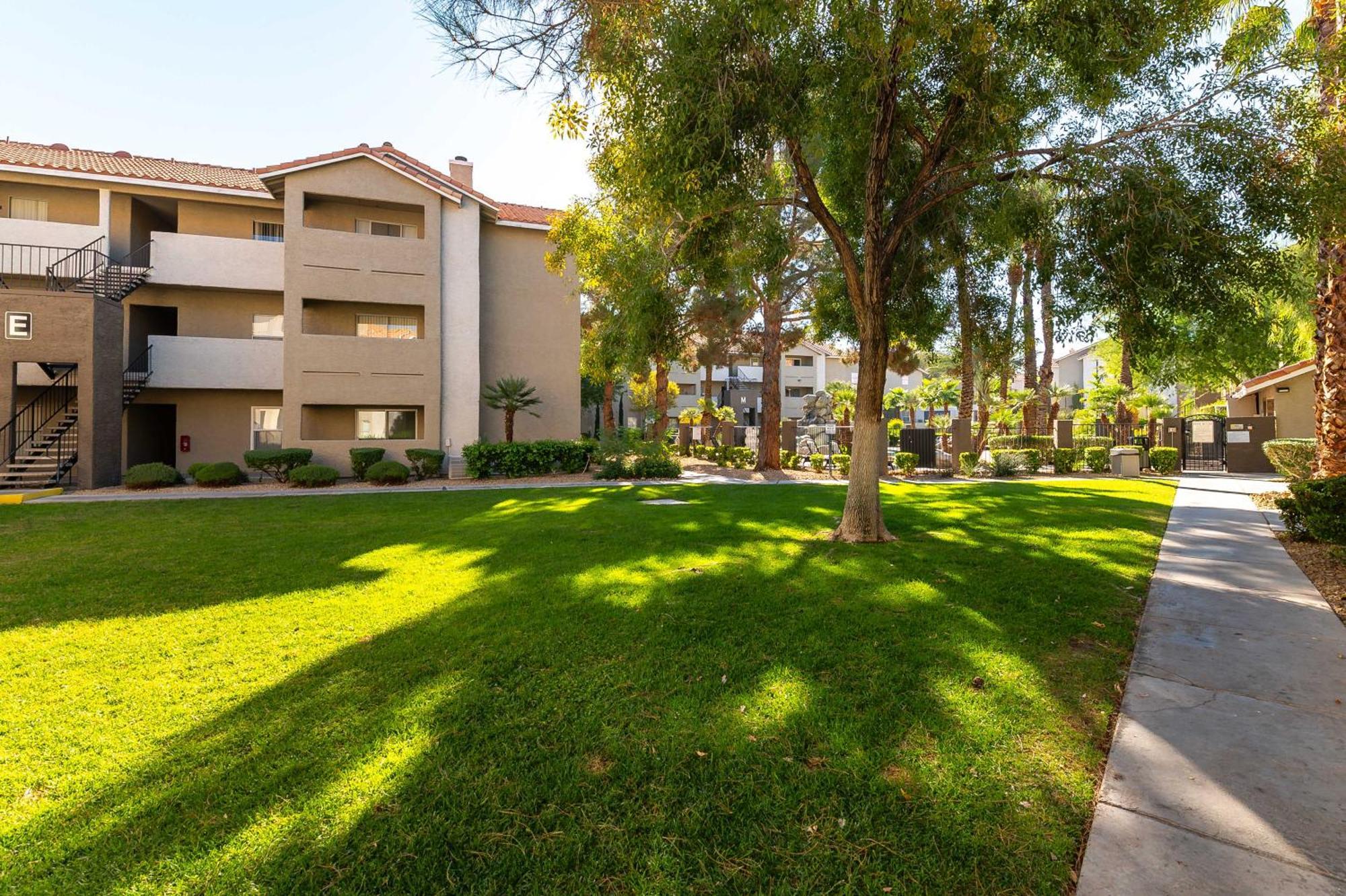 Stylish, Cozy 2Br,2Ba Condo Near Rio, Vegas Luxury Лас Вегас Екстериор снимка