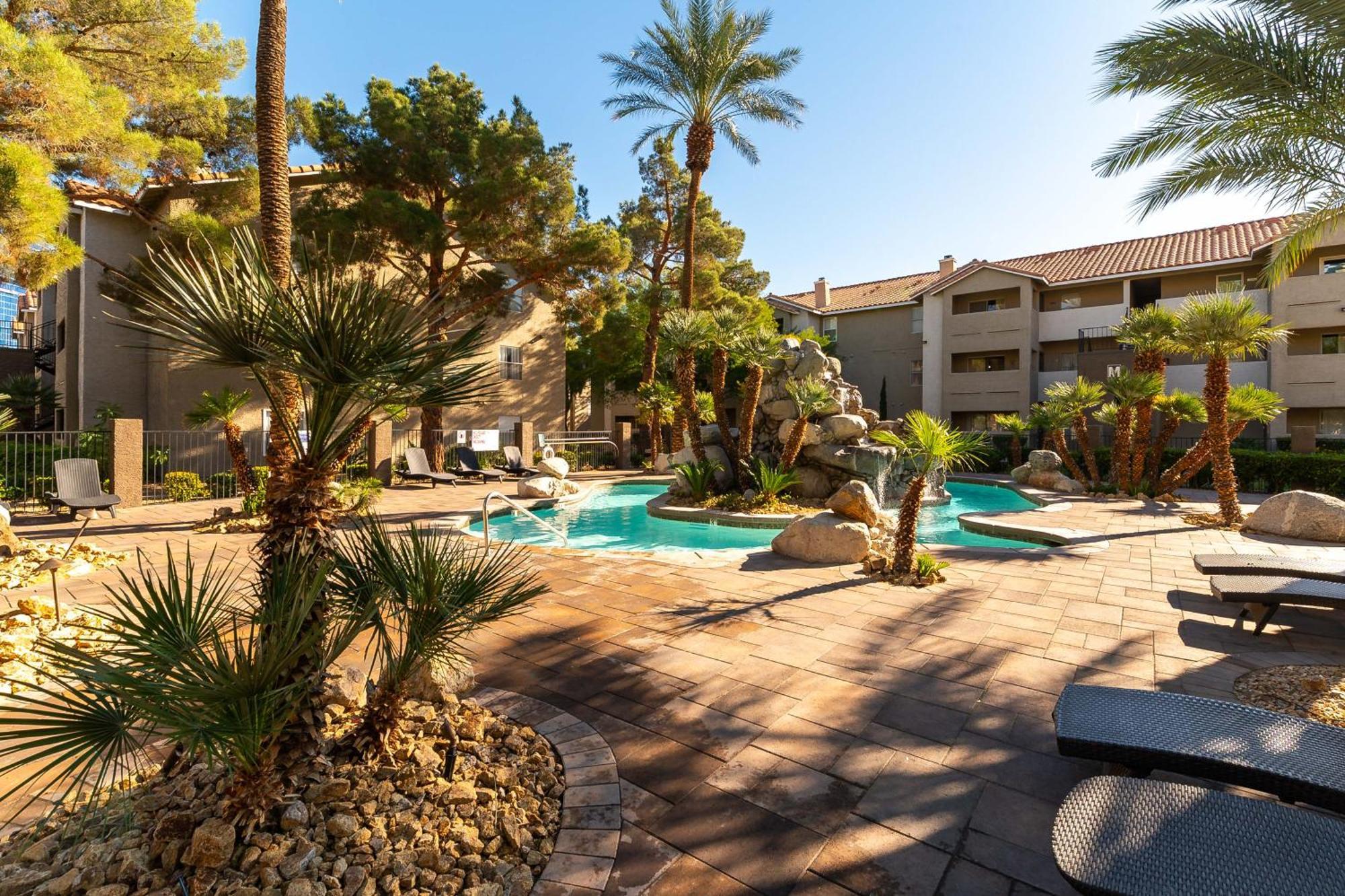 Stylish, Cozy 2Br,2Ba Condo Near Rio, Vegas Luxury Лас Вегас Екстериор снимка